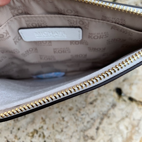 NWT Michael kore Dragonfly White wristlet - Picture 4 of 6